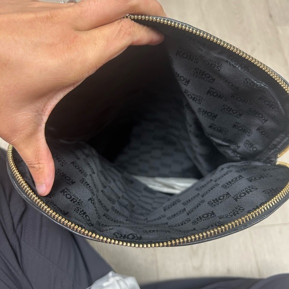 Michael Kors Bedford Tassel Black Leather Shoulder Bag - Picture 6 of 8